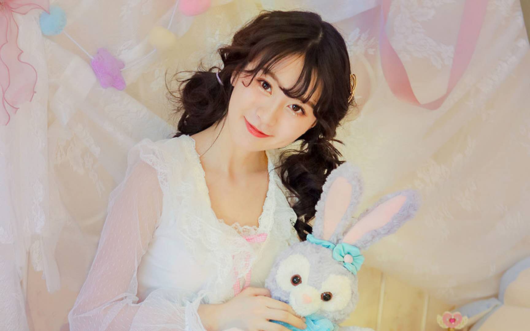 利用共谋拉近和女生的距离