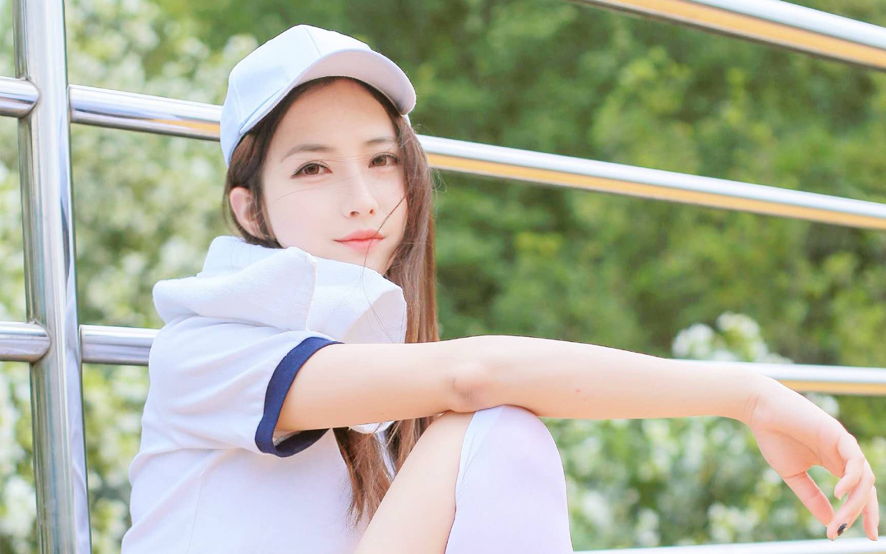 女生发朋友圈了，怎么回？
