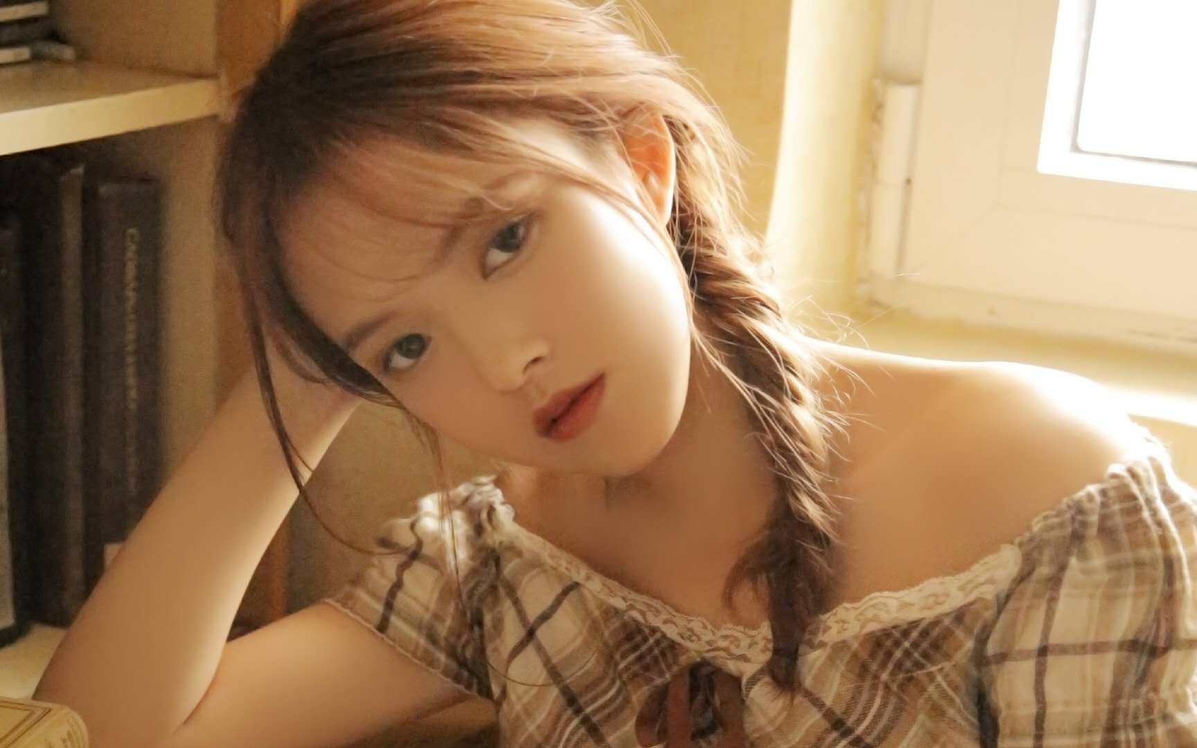 和女生互动很好，但是想拉升关系（深入话题（性话题）或者拉手拥抱），女生就有反抗情绪，甚至冷淡你，该怎么办？